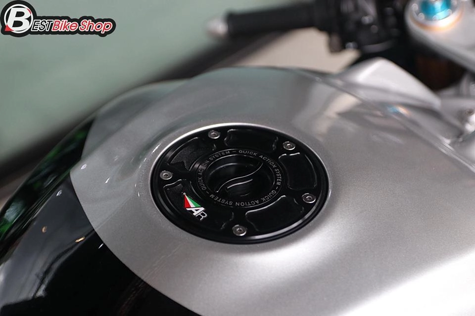 Aprilia rsv4 vẻ đẹp kiêu sa từ mẫu xe công nghệ ý