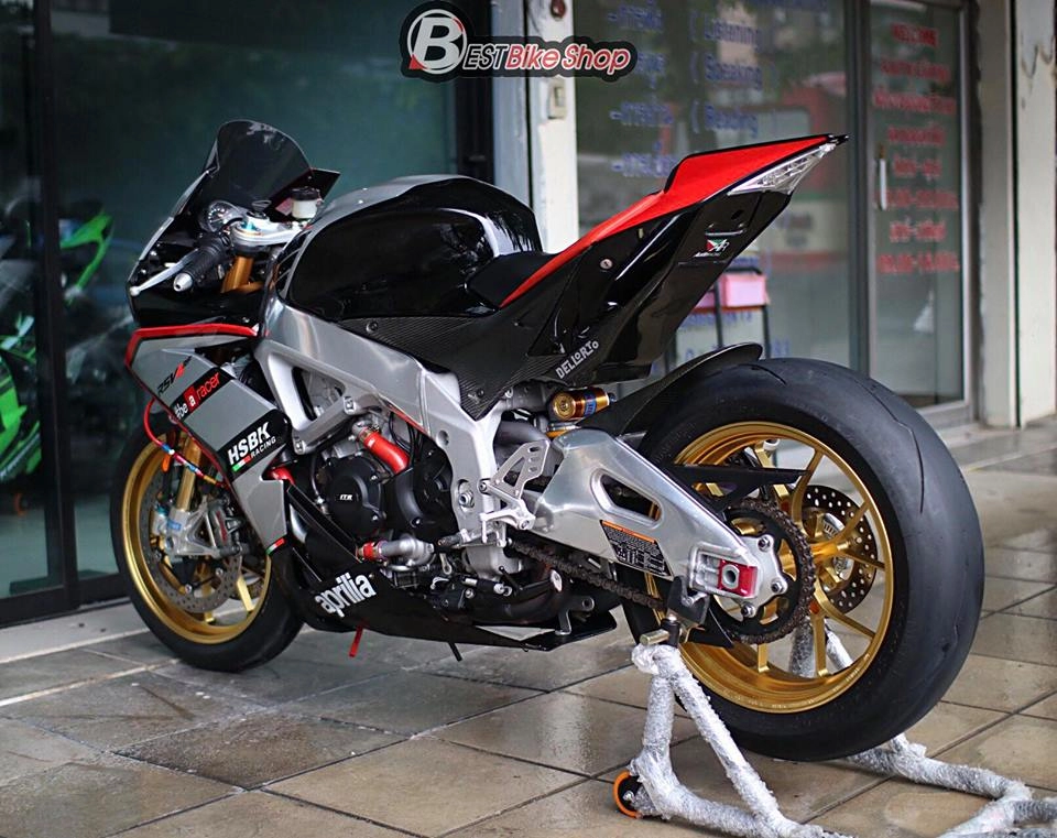 Aprilia rsv4 vẻ đẹp kiêu sa từ mẫu xe công nghệ ý