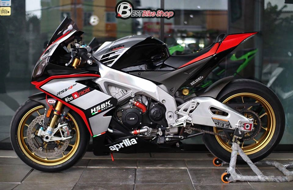 Aprilia rsv4 vẻ đẹp kiêu sa từ mẫu xe công nghệ ý