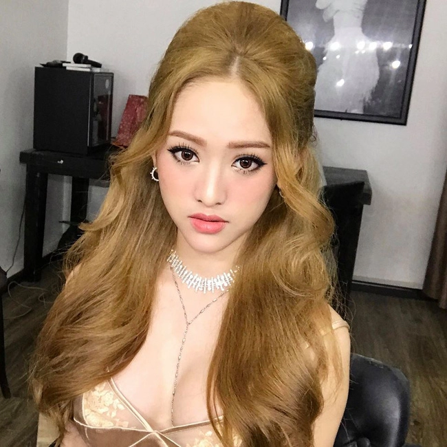 Bà tưng và hot girl dao kéo thúy vi gây sốt khi xuất hiện tại the face việt nam