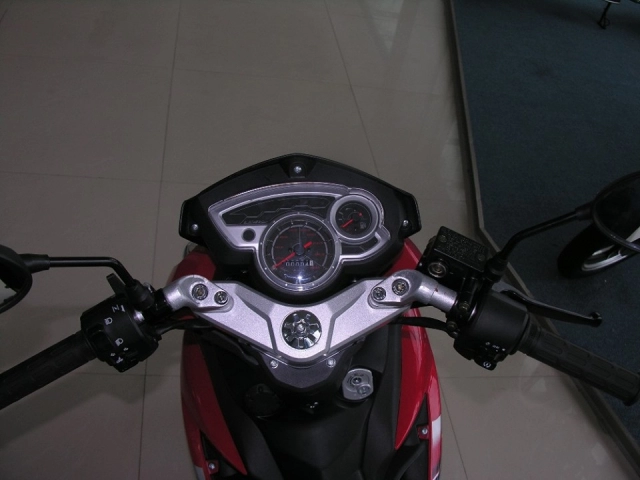 Bất ngờ với bộ ảnh xe trung quốc 110cc giống y hệt mẫu yamaha x1r