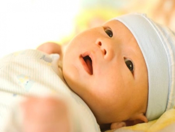 Bệnh vàng da ở trẻ sơ sinh cho con bú đầy đủ giúp giảm tình trạng bệnh