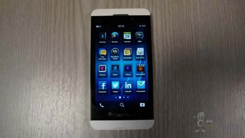 Blackberry z10 màu trắng lộ ảnh trước giờ g