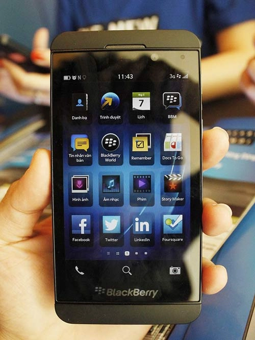 Blackberry z10 ra mắt giá cao