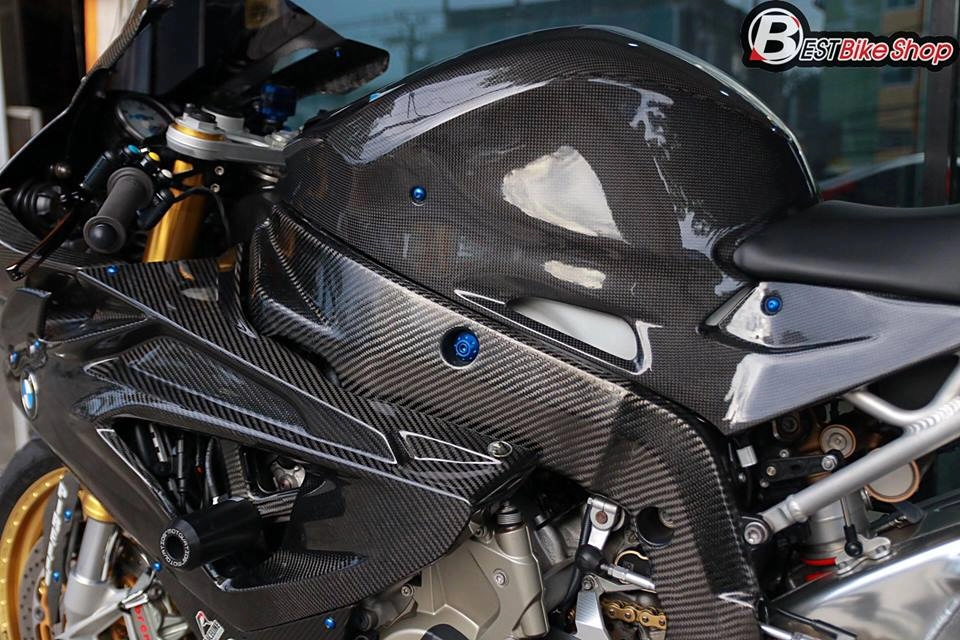 Bmw hp4 vẻ đẹp tuyệt sắc trong trang bị full áo carbon ilmberger