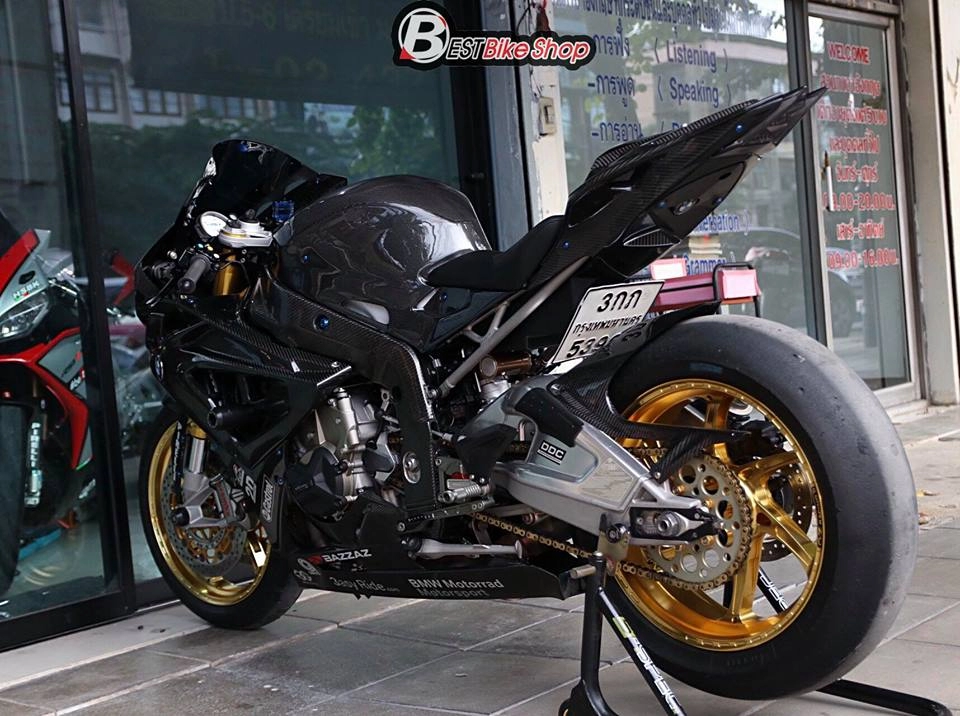 Bmw hp4 vẻ đẹp tuyệt sắc trong trang bị full áo carbon ilmberger