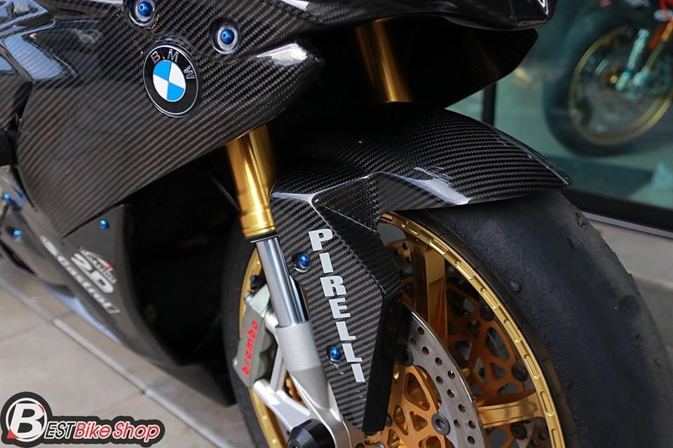 Bmw hp4 vẻ đẹp tuyệt sắc trong trang bị full áo carbon ilmberger