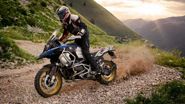 Bmw r1250gs adventure 2019 trang bị động cơ mới không chỉ mạnh mà còn tiết kiệm nhiên liệu