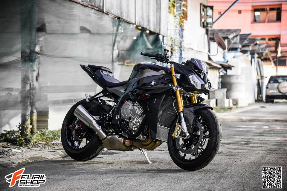 Bmw s1000r cá mập con lạnh lùng bên tone màu đen huyền bí