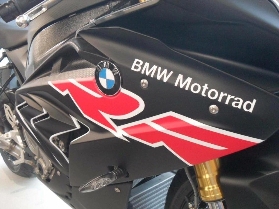 Bmw s1000rr 2018 xuất hiện bắt mắt phiên bản giới hạn matt black rr