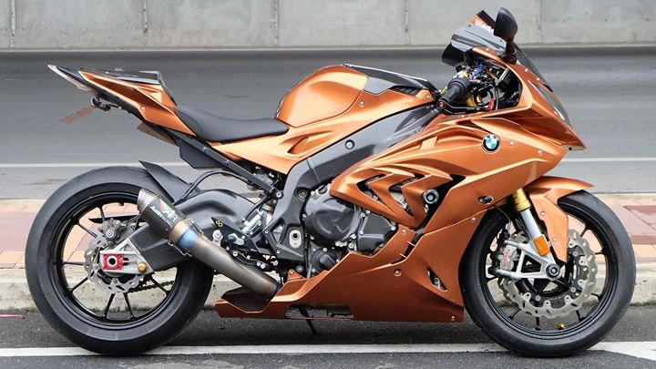 Bmw s1000rr bản độ khác biệt với màu đỏ cánh cam