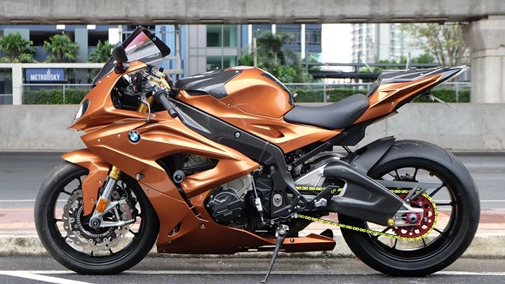 Bmw s1000rr bản độ khác biệt với màu đỏ cánh cam