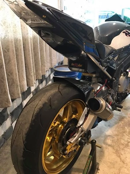 Bmw s1000rr bản độ khó cưỡng từ hiệu ứng fullsix carbon