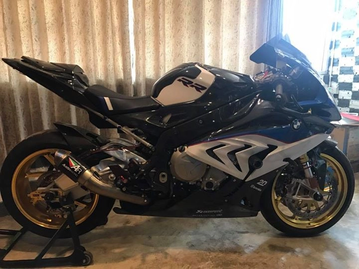 Bmw s1000rr bản độ khó cưỡng từ hiệu ứng fullsix carbon