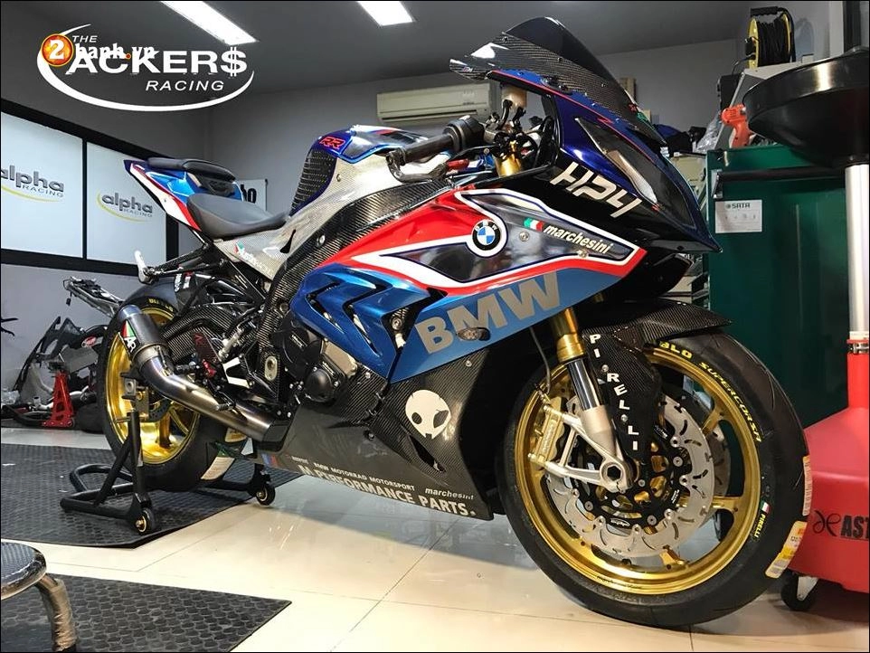 Bmw s1000rr bản nâng cấp cùng dàn chân chói lòa