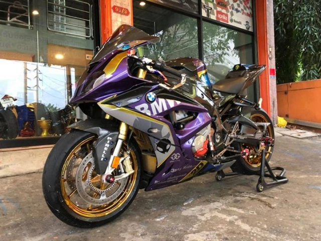 Bmw s1000rr bốc cháy với thân hình nóng bỏng