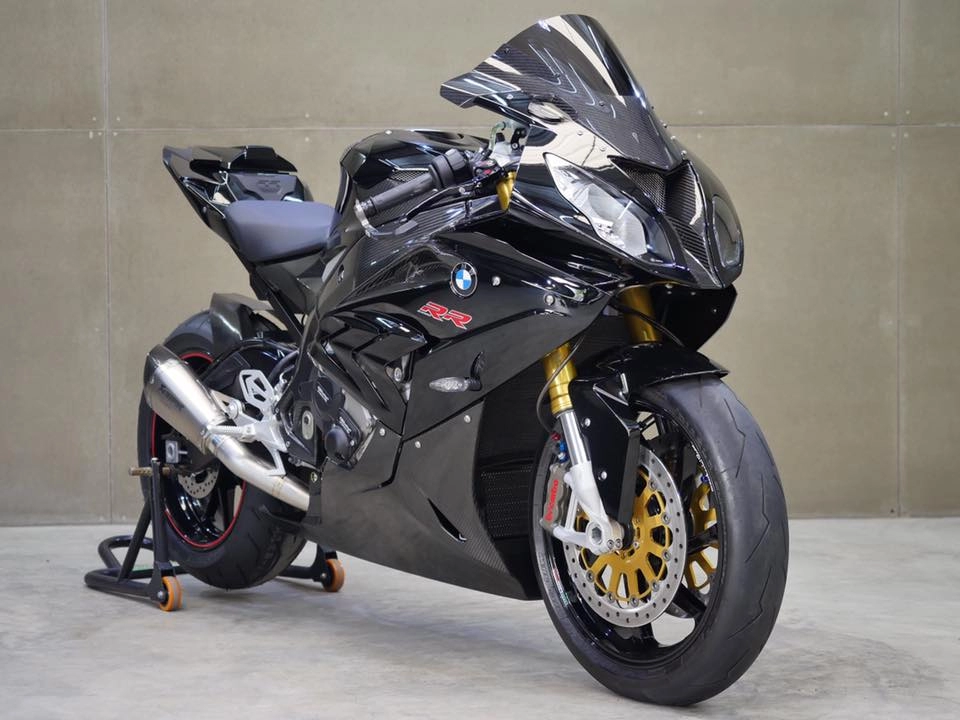 Bmw s1000rr cá mập gợi cảm qua dàn chân bất tương xứng