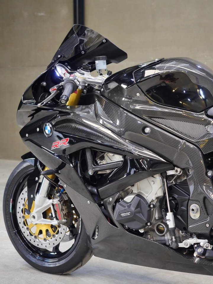 Bmw s1000rr cá mập gợi cảm qua dàn chân bất tương xứng