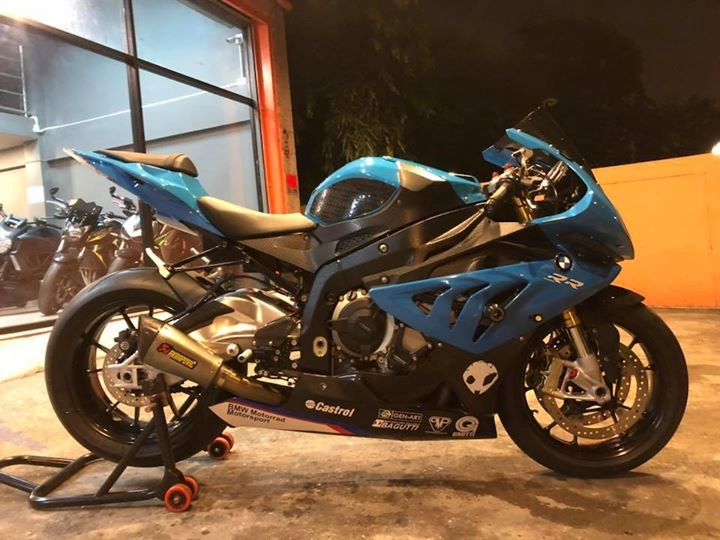 Bmw s1000rr cá mập lạnh lùng trong màn đêm u tối