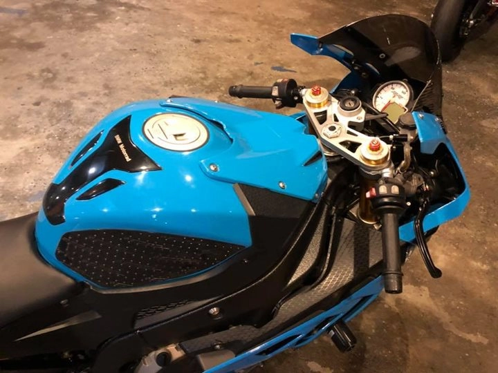 Bmw s1000rr cá mập lạnh lùng trong màn đêm u tối