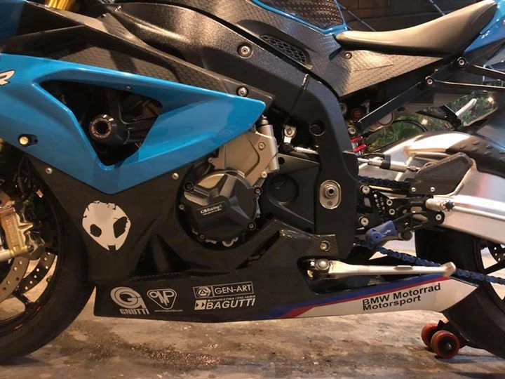 Bmw s1000rr cá mập lạnh lùng trong màn đêm u tối