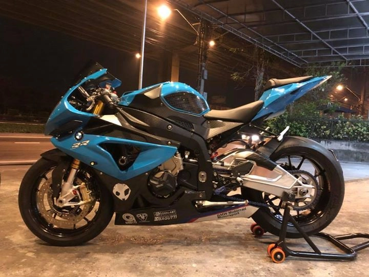 Bmw s1000rr cá mập lạnh lùng trong màn đêm u tối