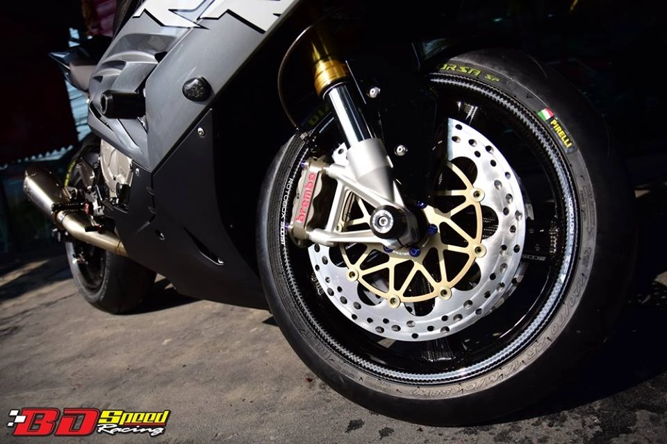 Bmw s1000rr choáng ngợp với dàn chân khủng rotobox