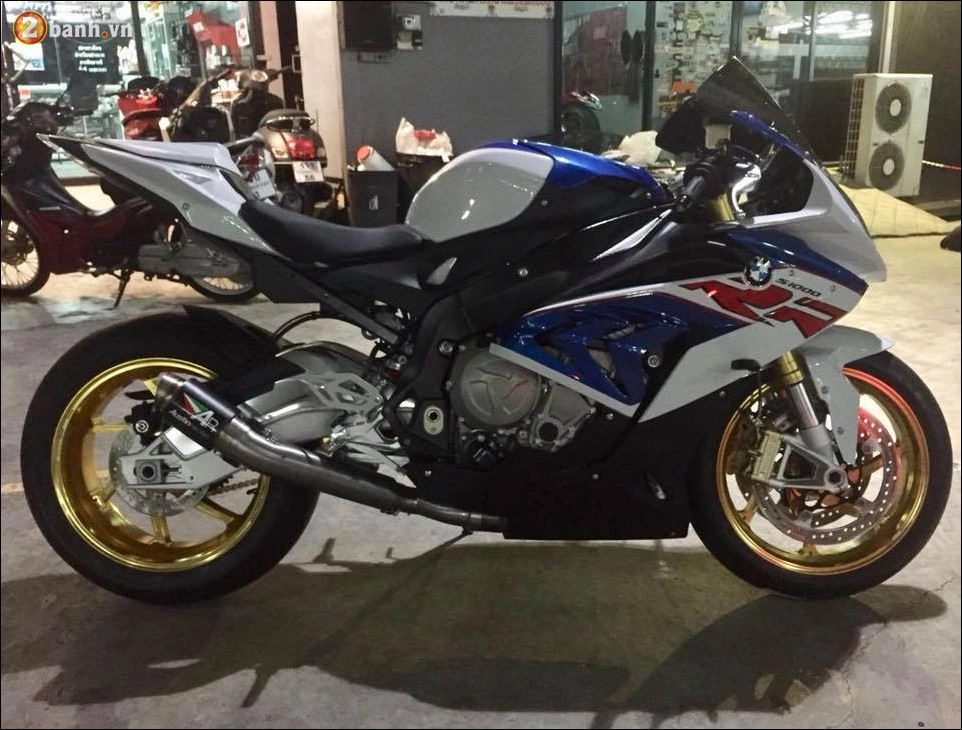 Bmw s1000rr độ nhẹ nhàng nhưng phá cách từ dàn option cao cấp