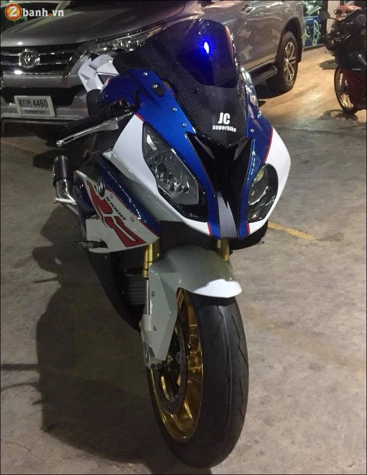 Bmw s1000rr độ nhẹ nhàng nhưng phá cách từ dàn option cao cấp