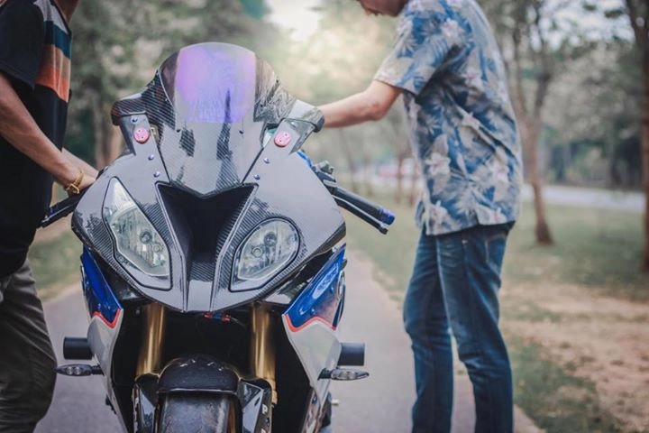 Bmw s1000rr đồ sộ với trang bị tới nách từ biker thái