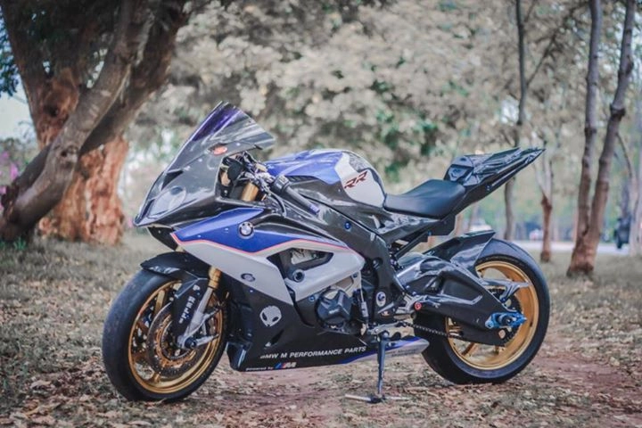 Bmw s1000rr đồ sộ với trang bị tới nách từ biker thái