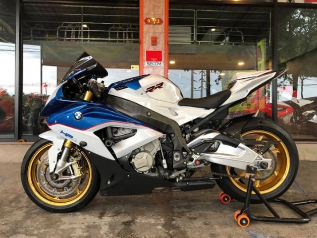 Bmw s1000rr lộng lẫy với dàn phụ kiện đắt tiền