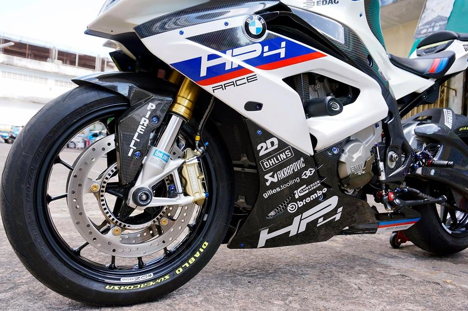 Bmw s1000rr lột xác ngoạn mục qua tem đấu hp4