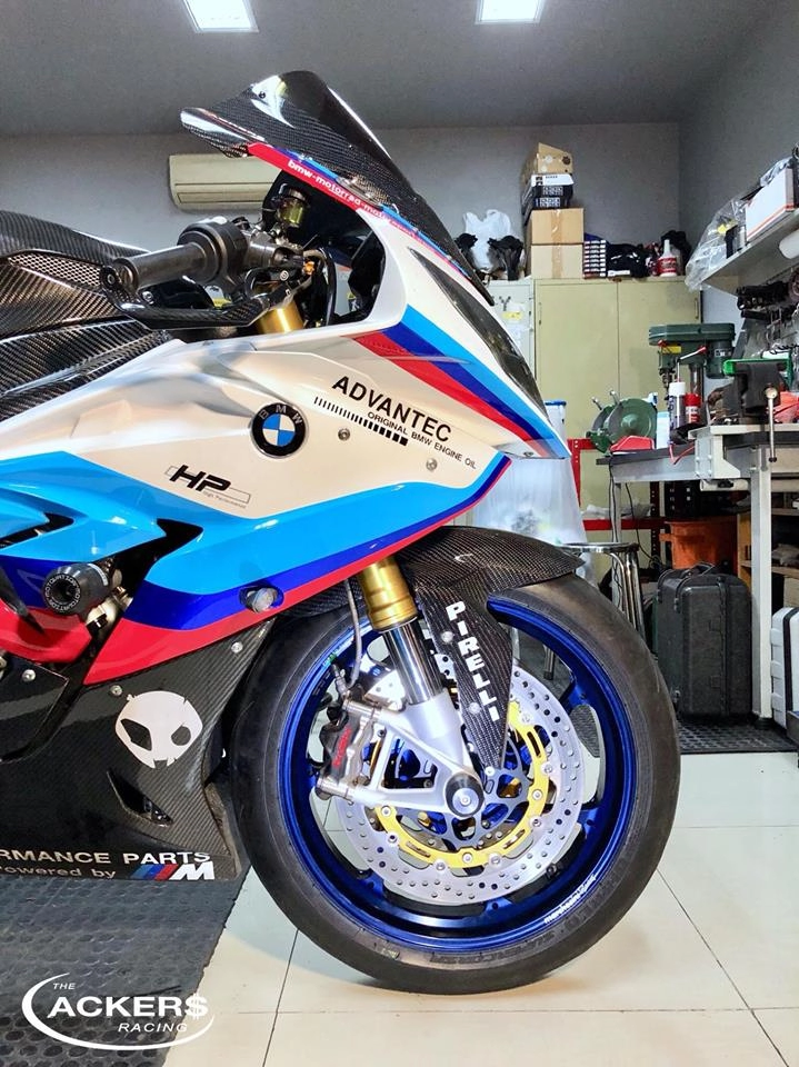 Bmw s1000rr nổi bật với dàn chân đắt giá