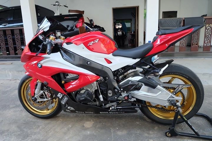 Bmw s1000rr nổi bật với dàn đồ chơi đắt đỏ