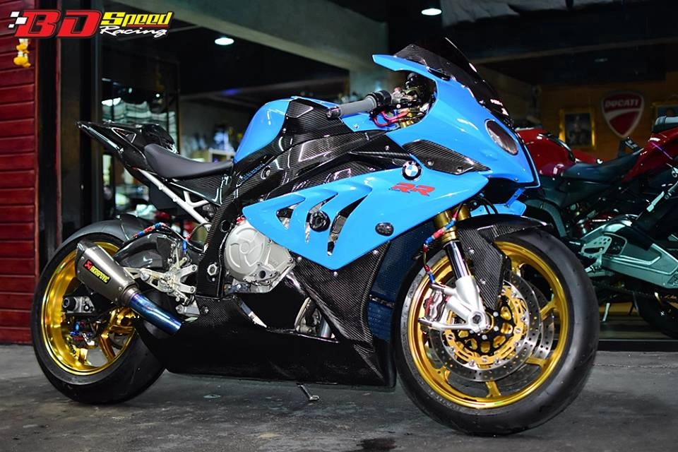 Bmw s1000rr quái thú đầy cá tính cùng dàn chân sành điệu