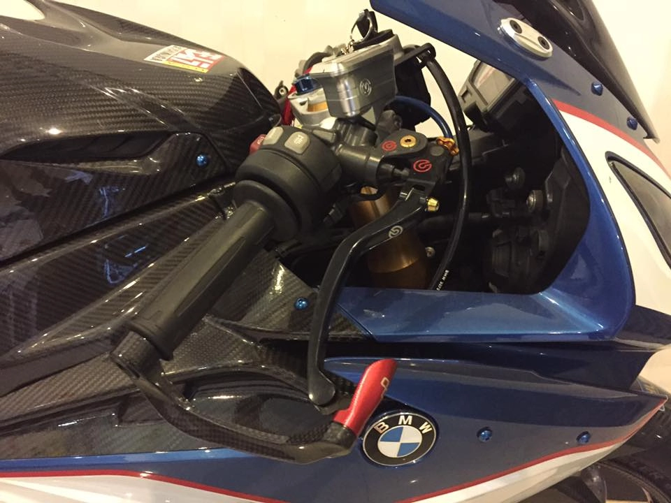 Bmw s1000rr siêu phẩm cá mập độ dàn chân rotobox đình đám trên đất việt