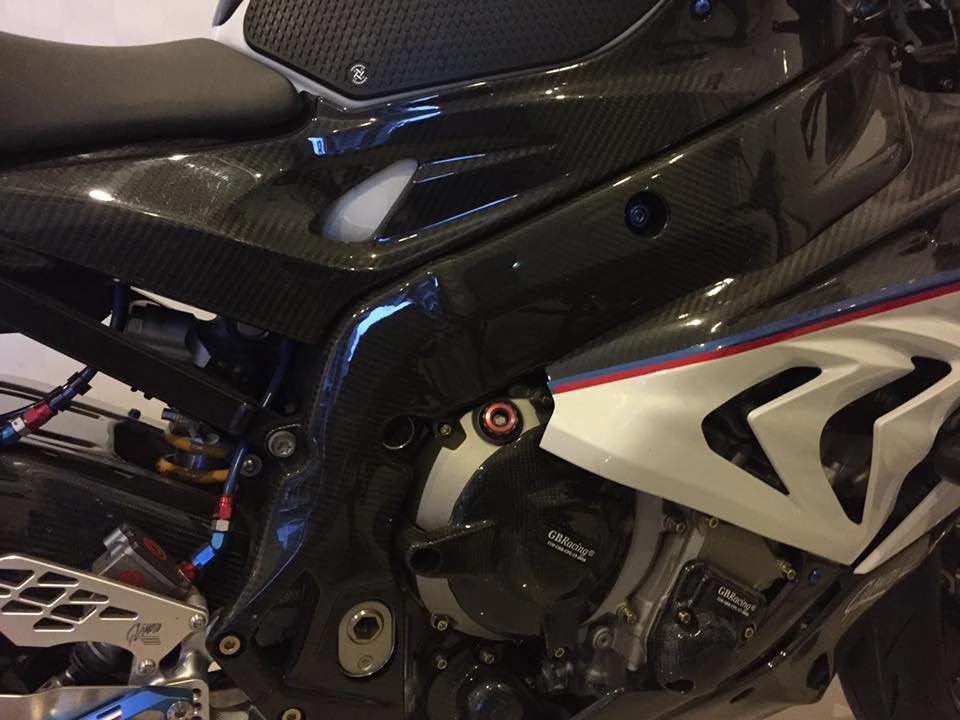 Bmw s1000rr siêu phẩm cá mập độ dàn chân rotobox đình đám trên đất việt