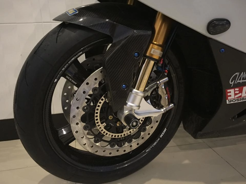 Bmw s1000rr siêu phẩm cá mập độ dàn chân rotobox đình đám trên đất việt