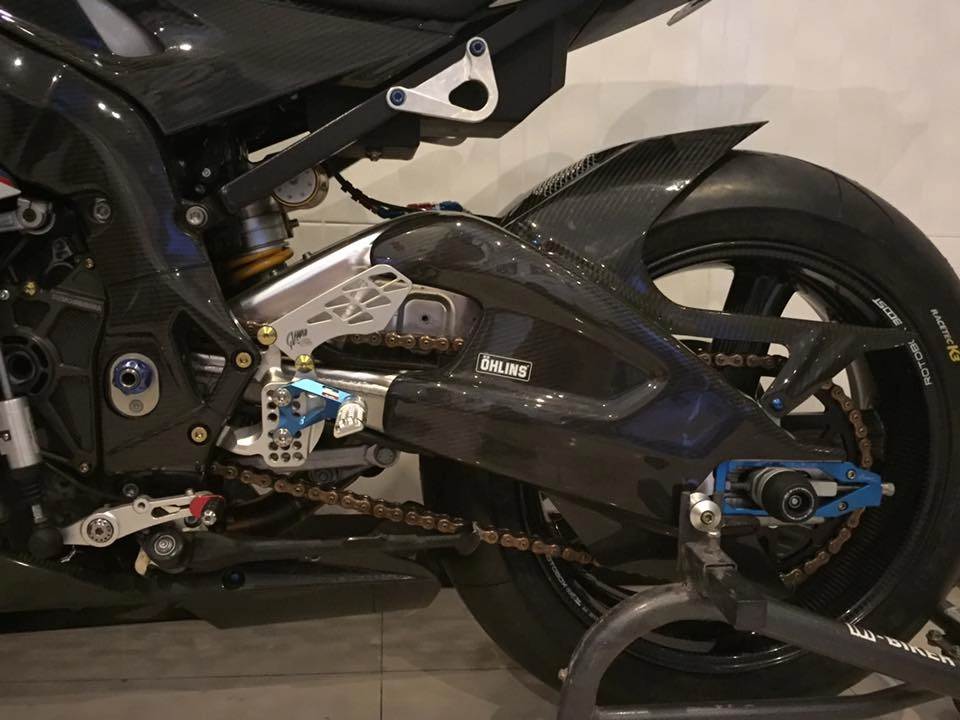 Bmw s1000rr siêu phẩm cá mập độ dàn chân rotobox đình đám trên đất việt