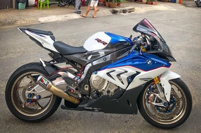 Bmw s1000rr siêu phẩm mắt lé đường phố việt nam