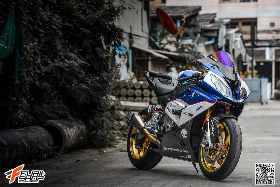 Bmw s1000rr tạo dáng khiêu gợi trong bộ ảnh hoàng hôn