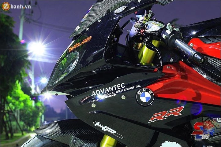 Bmw s1000rr tỏa sáng ảo diệu dưới hình phong đỏ đen sporty