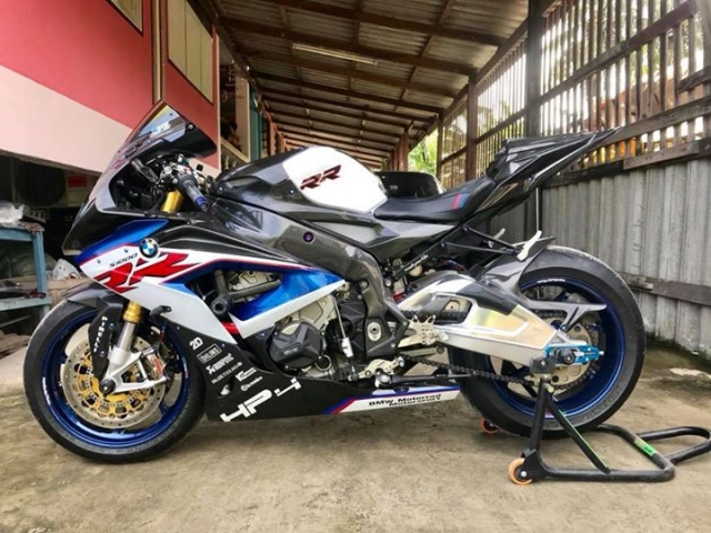 Bmw s1000rr vẻ đẹp hào nhoáng với trang bị tận răng