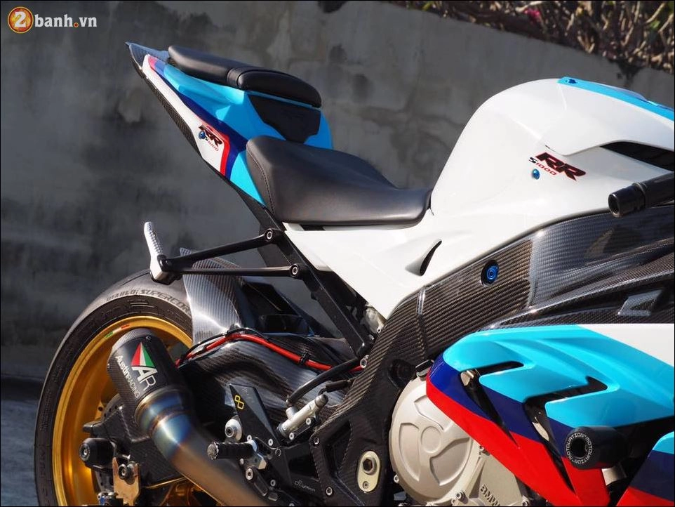 Bmw s1000rr vẻ đẹp khó cưỡng từ cá mập trên cạn