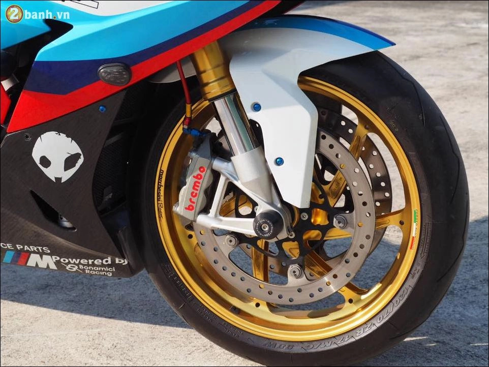 Bmw s1000rr vẻ đẹp khó cưỡng từ cá mập trên cạn