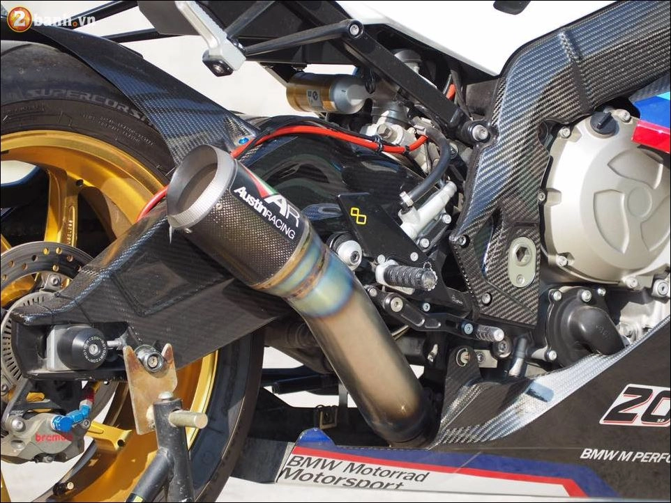 Bmw s1000rr vẻ đẹp khó cưỡng từ cá mập trên cạn