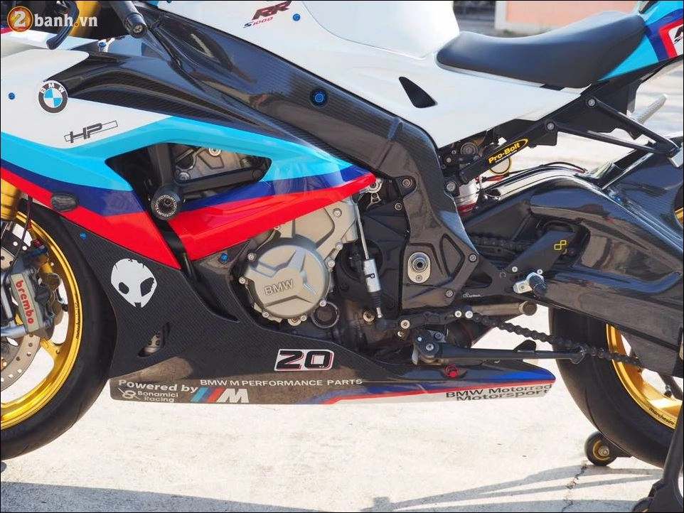 Bmw s1000rr vẻ đẹp khó cưỡng từ cá mập trên cạn