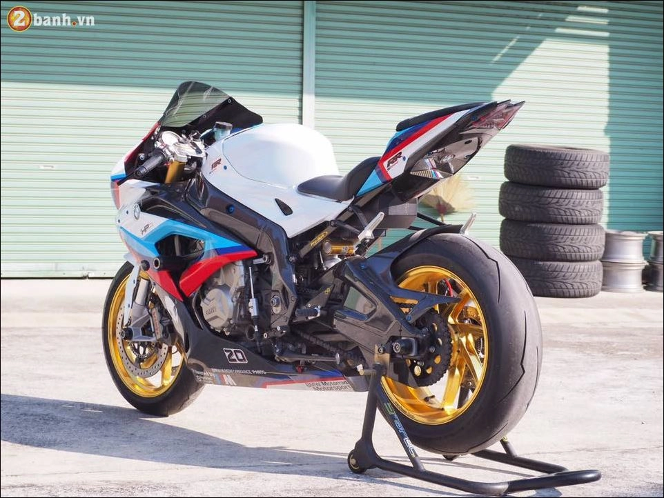 Bmw s1000rr vẻ đẹp khó cưỡng từ cá mập trên cạn