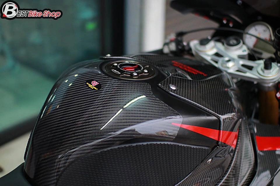 Bmw s1000rr vẻ đẹp tuyệt sắc bên công nghệ carbon